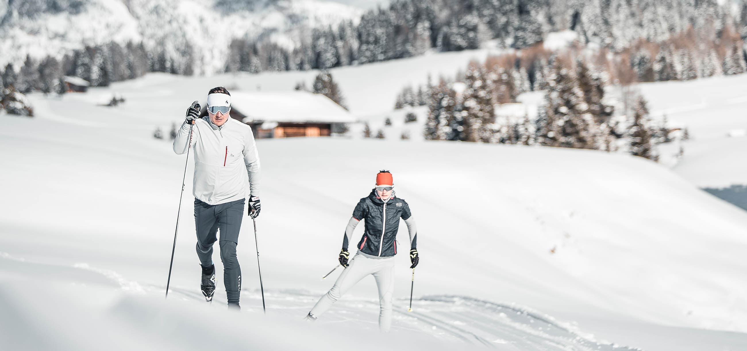 Winterurlaub in Südtirol Langlaufen Skifahren Rodeln Winterwandern Kinderspass Winterfreuden Schnee Dolomiten (1)